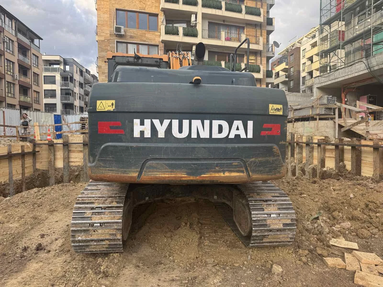 Багер Hyundai HX180, снимка 2 - Индустриална техника - 54025156