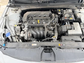 Hyundai Elantra 1.6 MPI, снимка 13