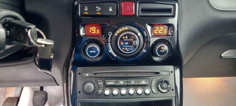 Citroen C3 Picasso ИЗКЛЮЧИТЕЛНА EXCLUSIVE 1.6HDI СЕРВИЗ КНИЖКА УНИКАТ, снимка 13 - Автомобили и джипове - 7909209