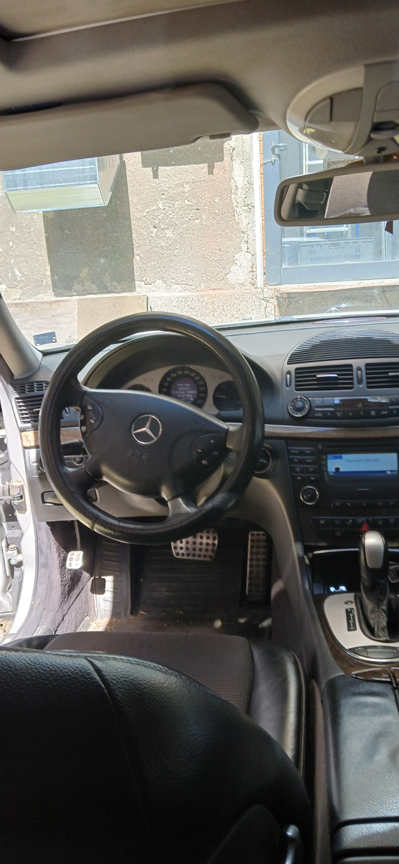 Mercedes-Benz E 220, снимка 5 - Автомобили и джипове - 46000294