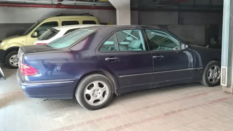 Mercedes-Benz E 320, снимка 6 - Автомобили и джипове - 48454073