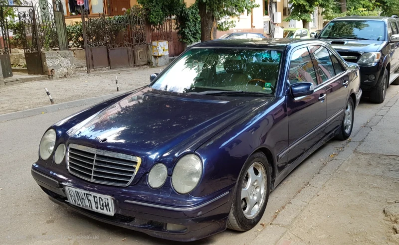 Mercedes-Benz E 320, снимка 12 - Автомобили и джипове - 48454073