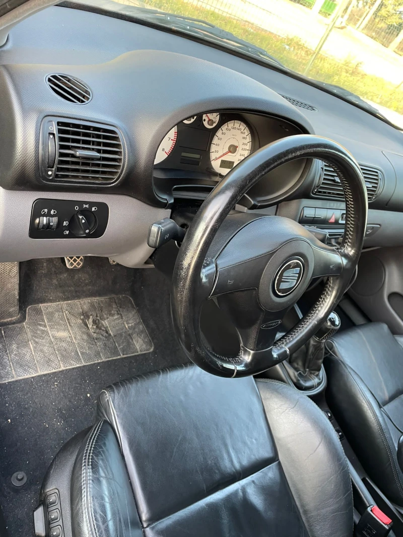 Seat Leon, снимка 4 - Автомобили и джипове - 52597002