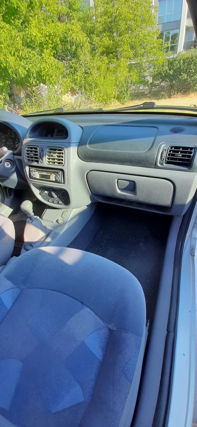 Renault Clio, снимка 6 - Автомобили и джипове - 52361939