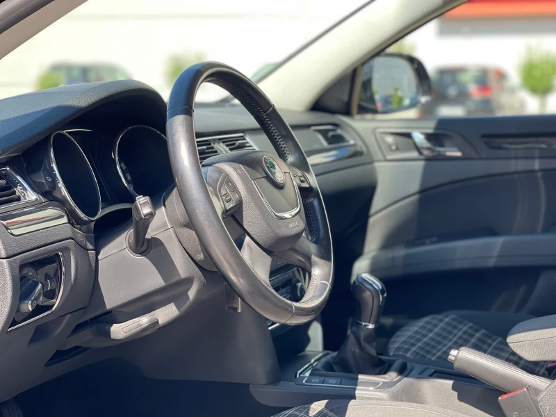 Skoda Superb 2.0 TDi 140 к.с., снимка 11 - Автомобили и джипове - 52656765
