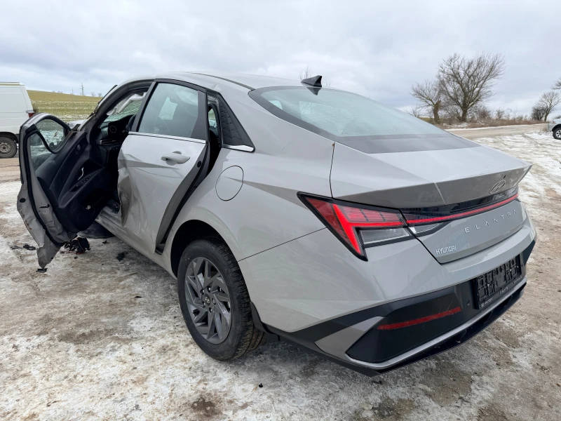 Hyundai Elantra 1.6 MPI, снимка 7 - Автомобили и джипове - 53193363