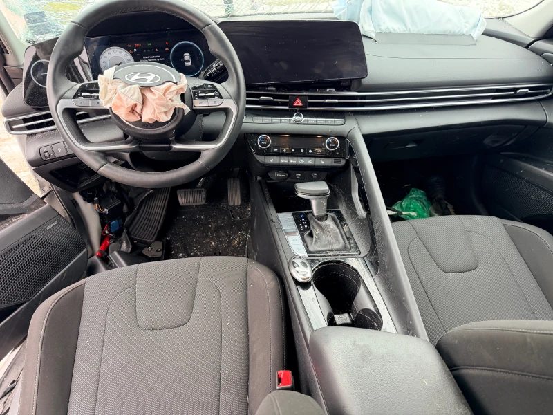 Hyundai Elantra 1.6 MPI, снимка 10 - Автомобили и джипове - 53193363