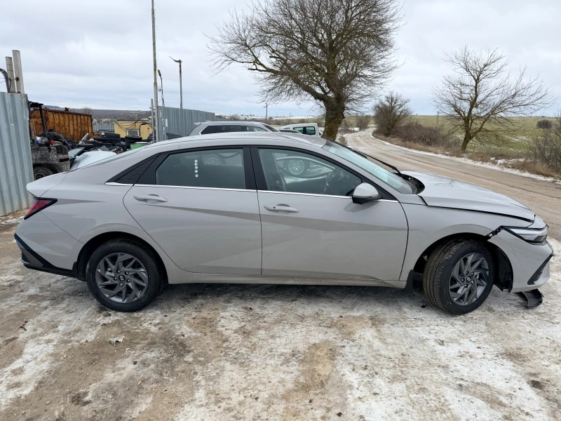 Hyundai Elantra 1.6 MPI, снимка 4 - Автомобили и джипове - 53193363