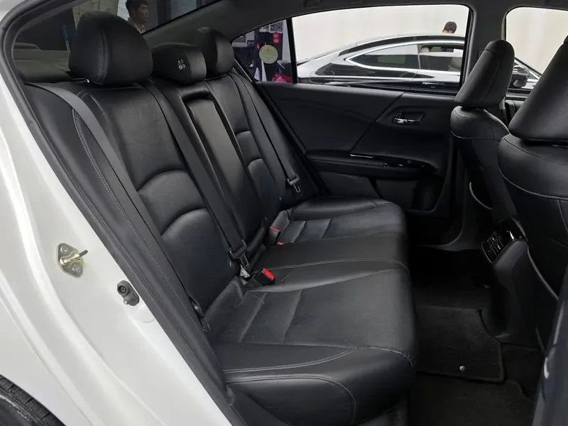 Honda Accord 2.4 9TH GENERATION, снимка 11 - Автомобили и джипове - 54956689