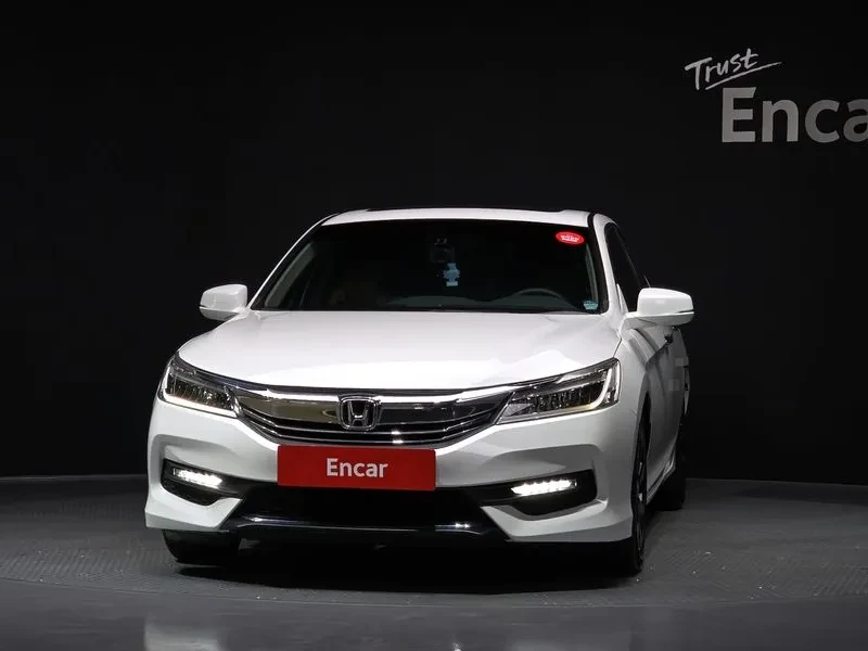 Honda Accord 2.4 9TH GENERATION, снимка 3 - Автомобили и джипове - 54956689