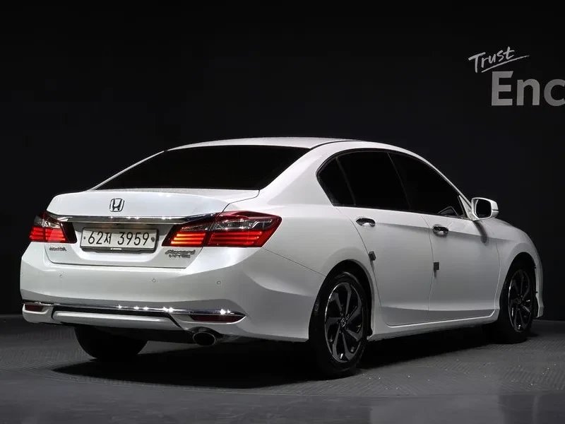 Honda Accord 2.4 9TH GENERATION, снимка 2 - Автомобили и джипове - 54956689