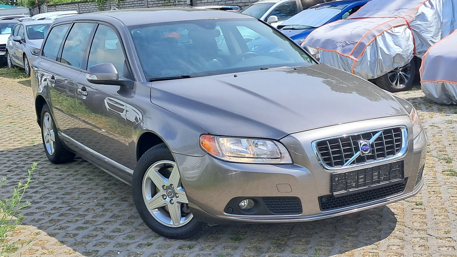 Volvo V70 FULL РЕАЛ КМ ИЗКЛЮЧИТЕЛЕН 2.4D-163 СЕРВ КНИЖ УНИКТ, снимка 2 - Автомобили и джипове - 7909209