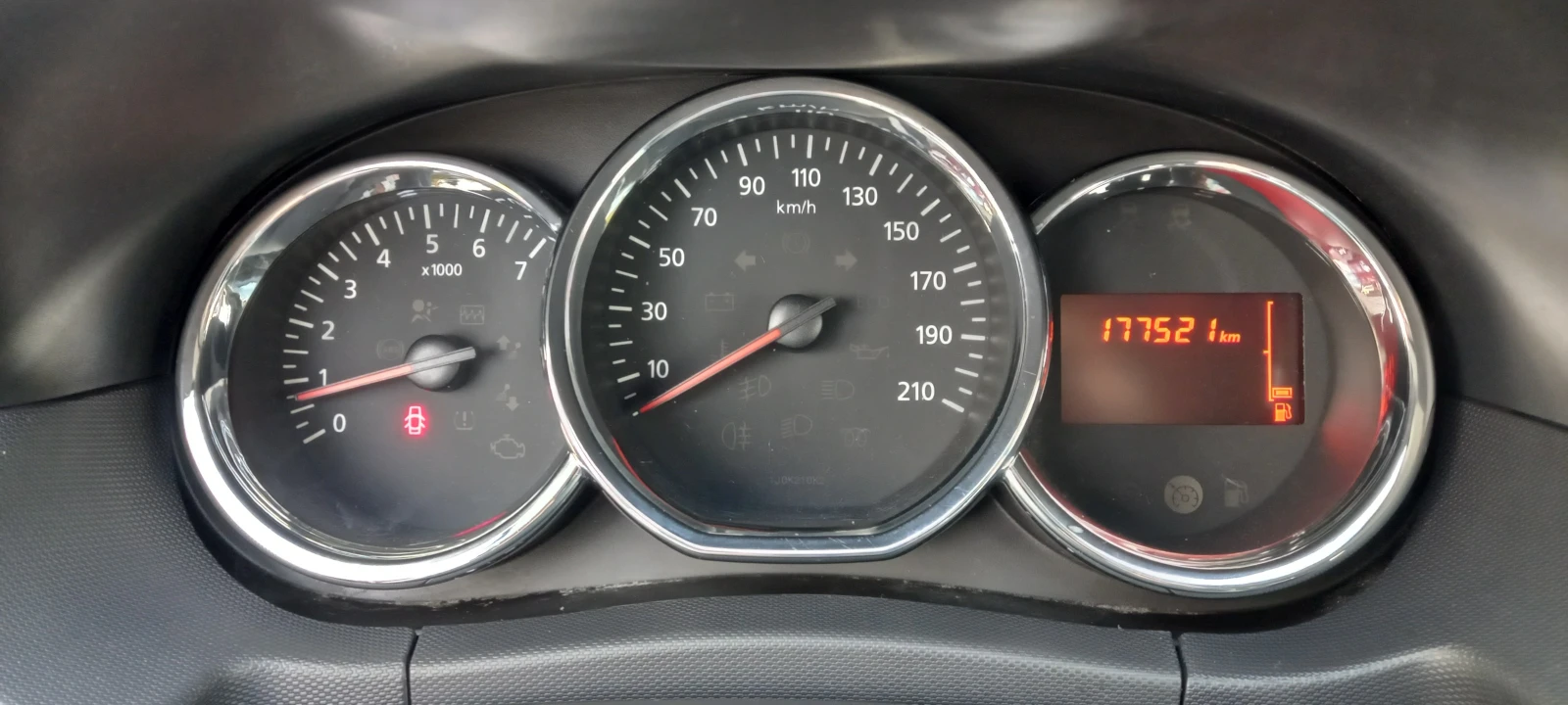 Dacia Duster 1.6 ИЗКЛЮЧИТЕЛН ГАЗ/БЕНЗН СЕРВИ КНИЖК УНИКТ ОБСЛЖН - изображение 9