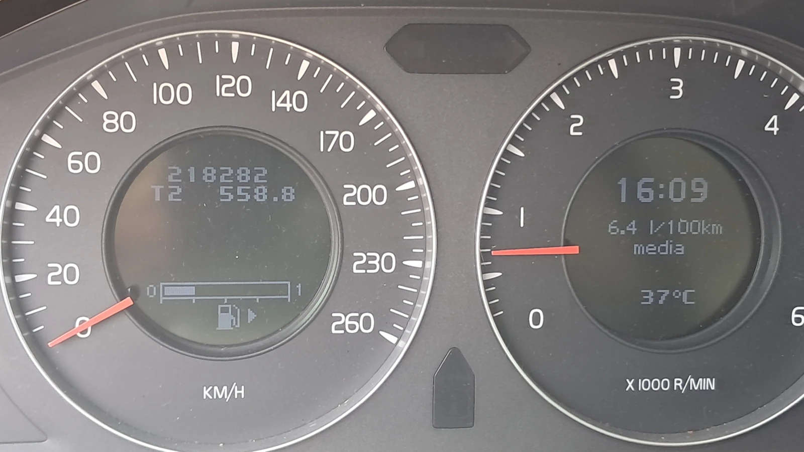 Volvo V70 FULL РЕАЛ КМ ИЗКЛЮЧИТЕЛЕН 2.4D-163 СЕРВ КНИЖ УНИКТ, снимка 10 - Автомобили и джипове - 7909209