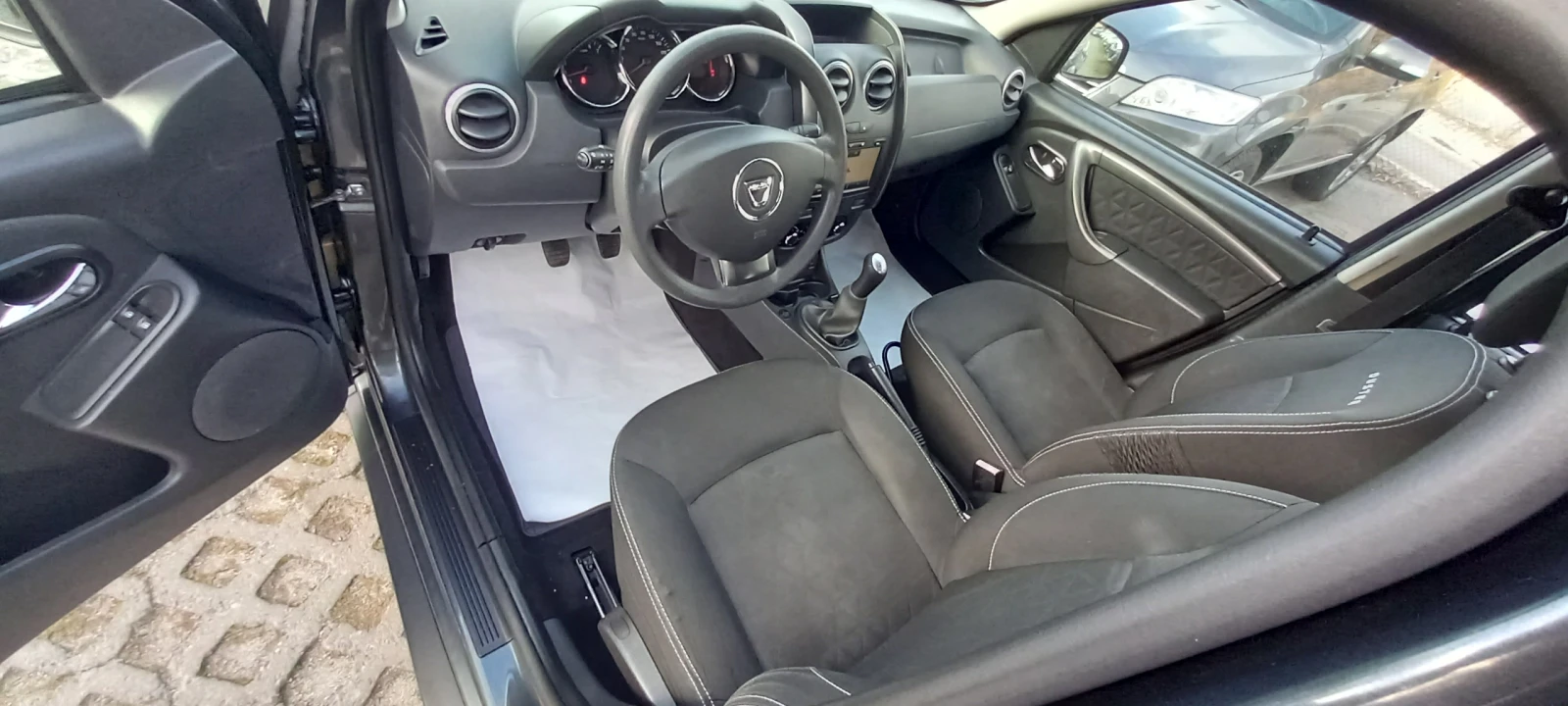 Dacia Duster 1.6 ИЗКЛЮЧИТЕЛН ГАЗ/БЕНЗН СЕРВИ КНИЖК УНИКТ ОБСЛЖН - изображение 10