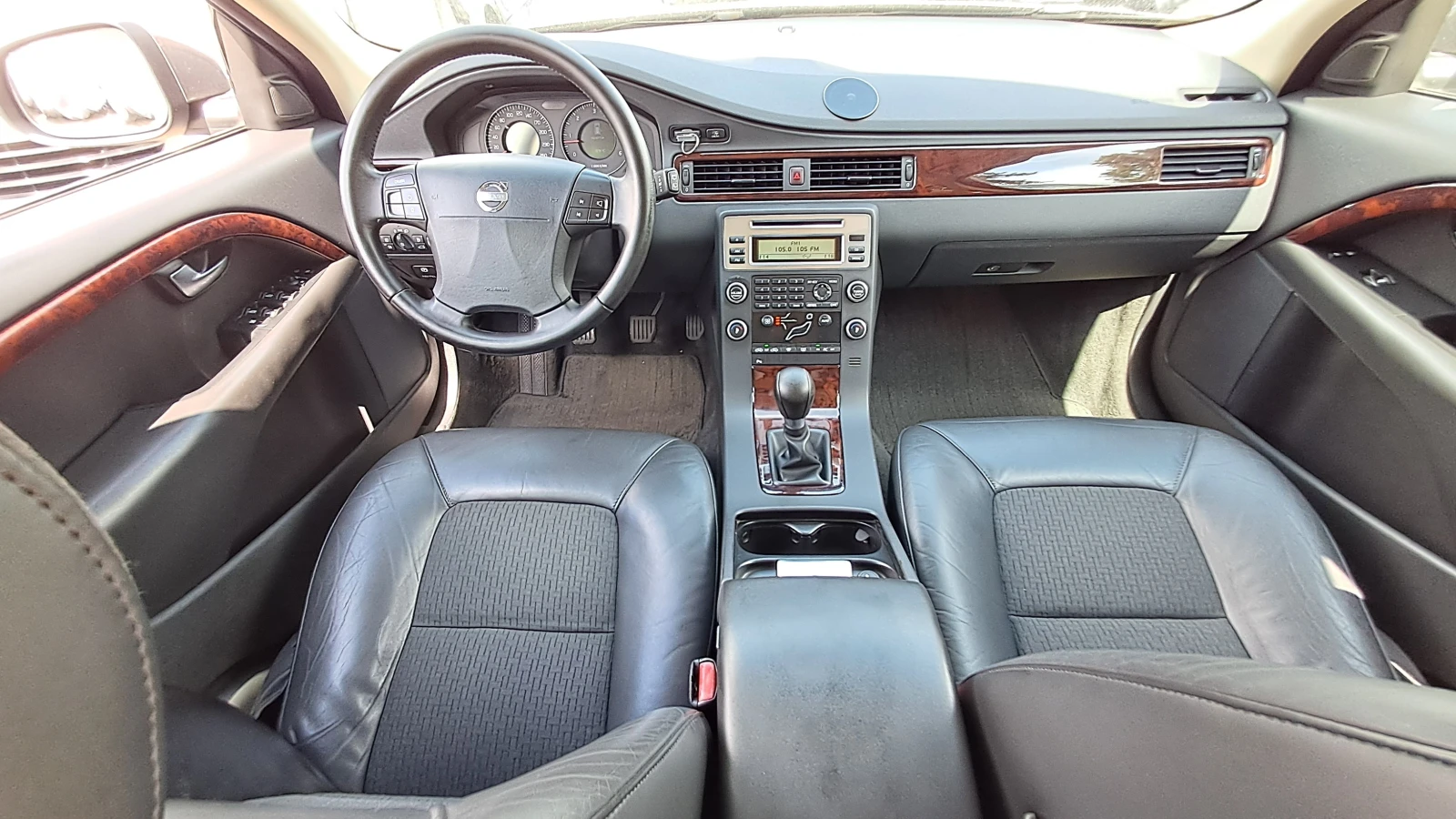 Volvo V70 FULL РЕАЛ КМ ИЗКЛЮЧИТЕЛЕН 2.4D-163 СЕРВ КНИЖ УНИКТ, снимка 8 - Автомобили и джипове - 7909209