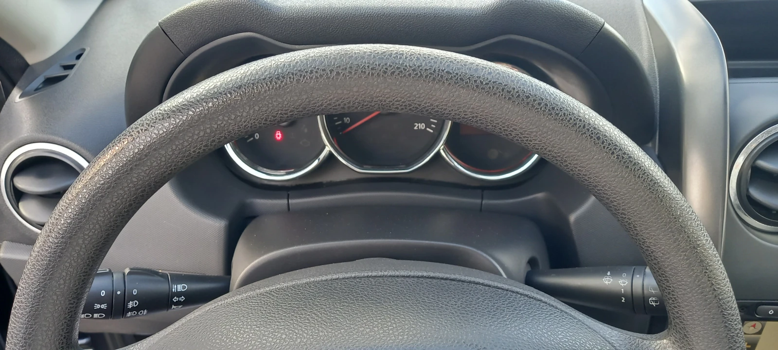 Dacia Duster 1.6 ИЗКЛЮЧИТЕЛН ГАЗ/БЕНЗН СЕРВИ КНИЖК УНИКТ ОБСЛЖН - изображение 8