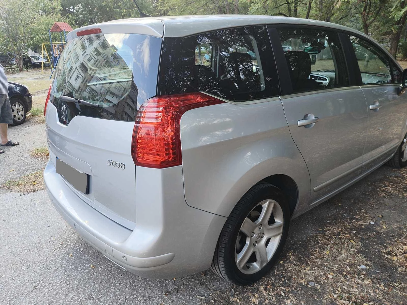 Peugeot 5008 1.6 HDI 6 ск - изображение 5