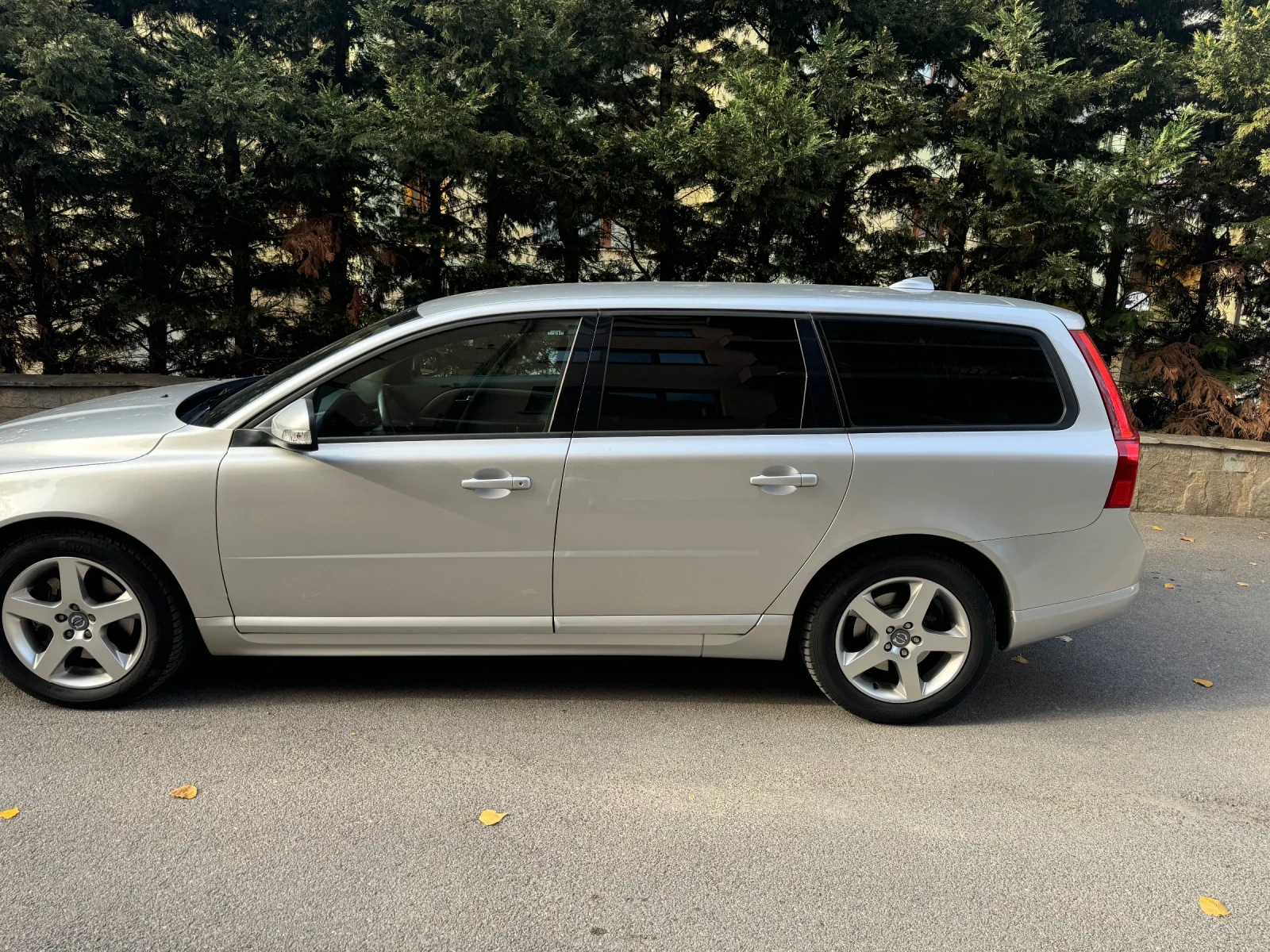 Volvo V70 2.4-D5-AWD - изображение 2