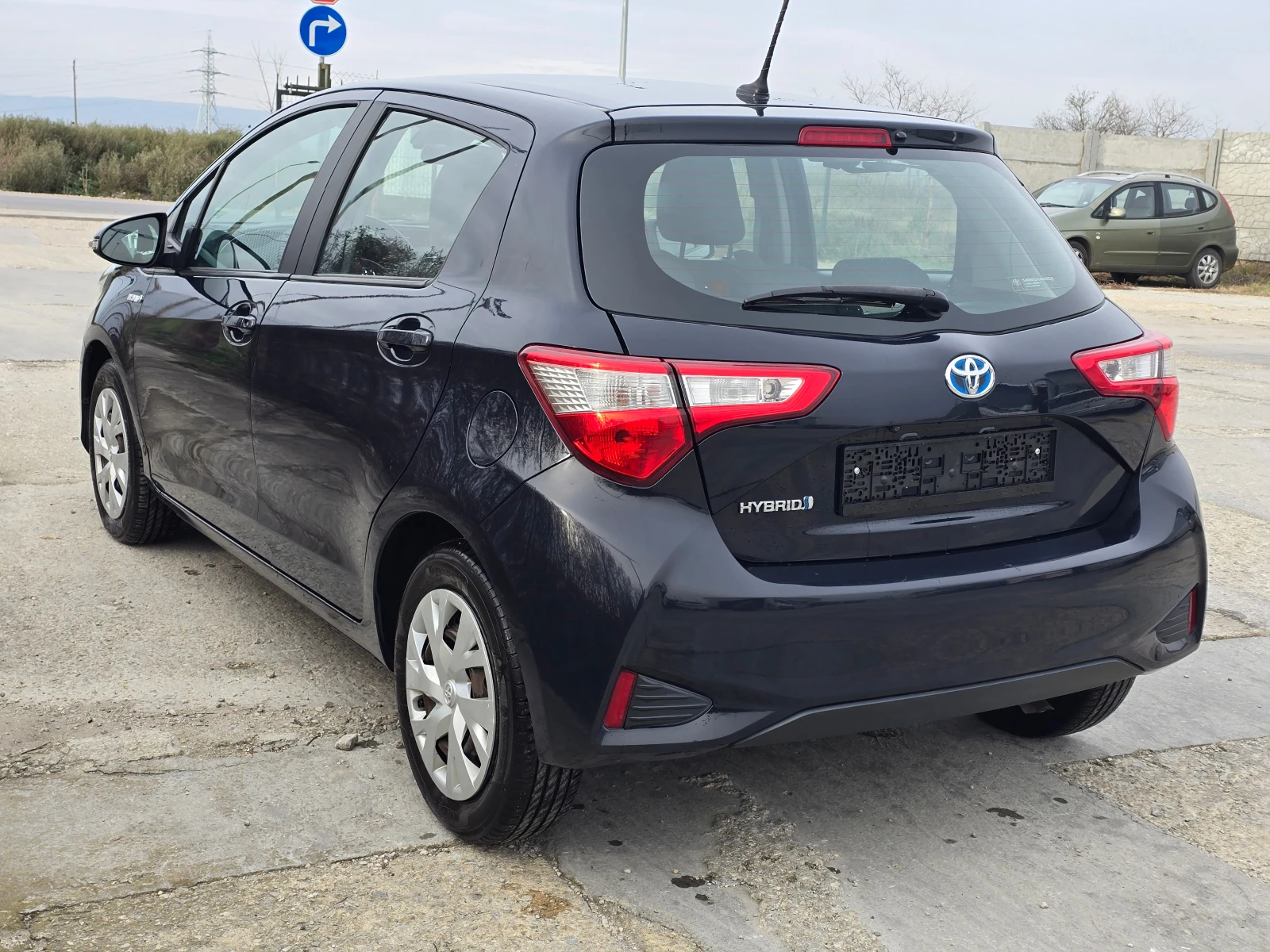 Toyota Yaris 1.5 Hybrid - изображение 7