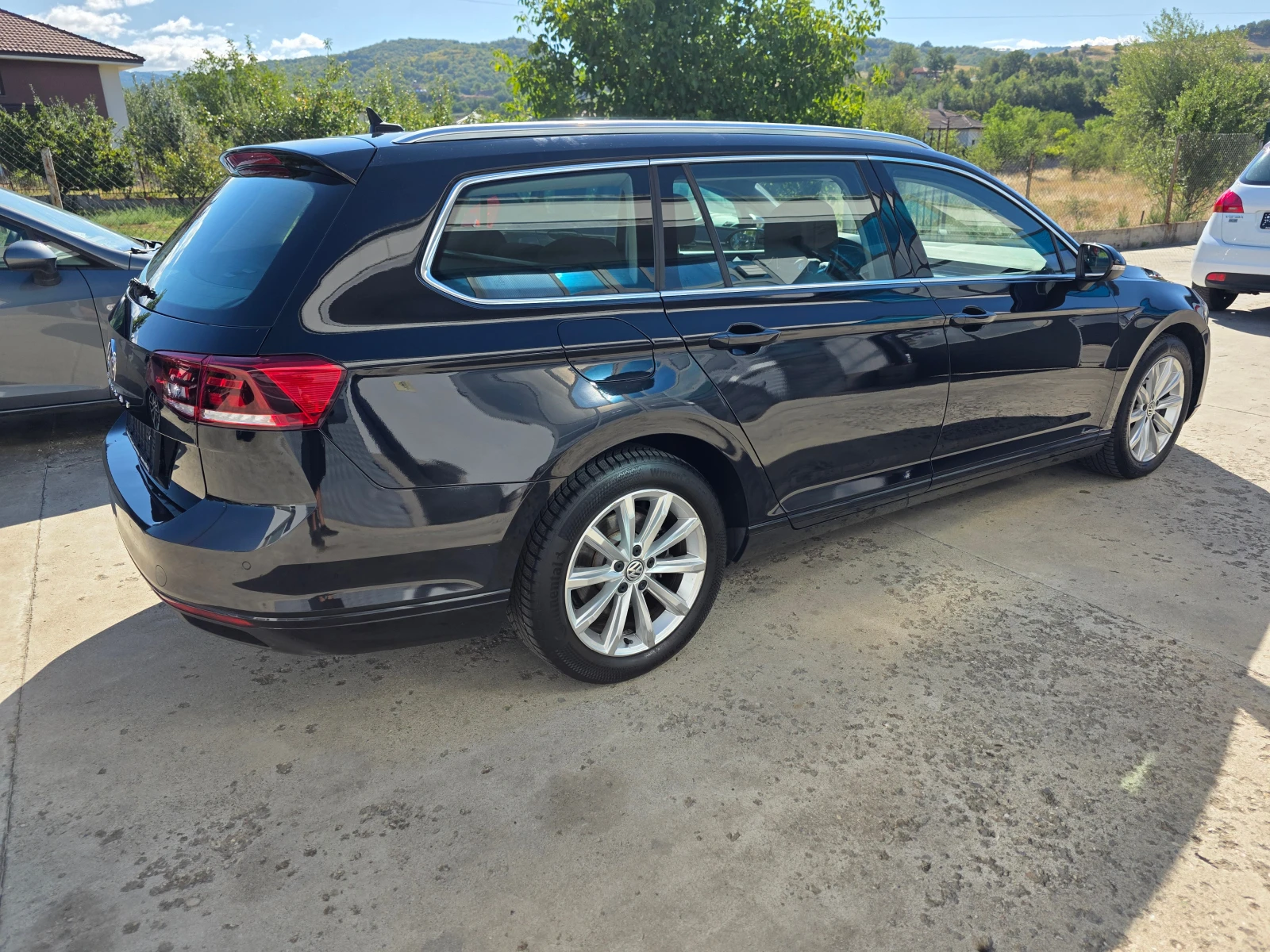 VW Passat 1.6TDI 113000km! KATO HOB - изображение 7
