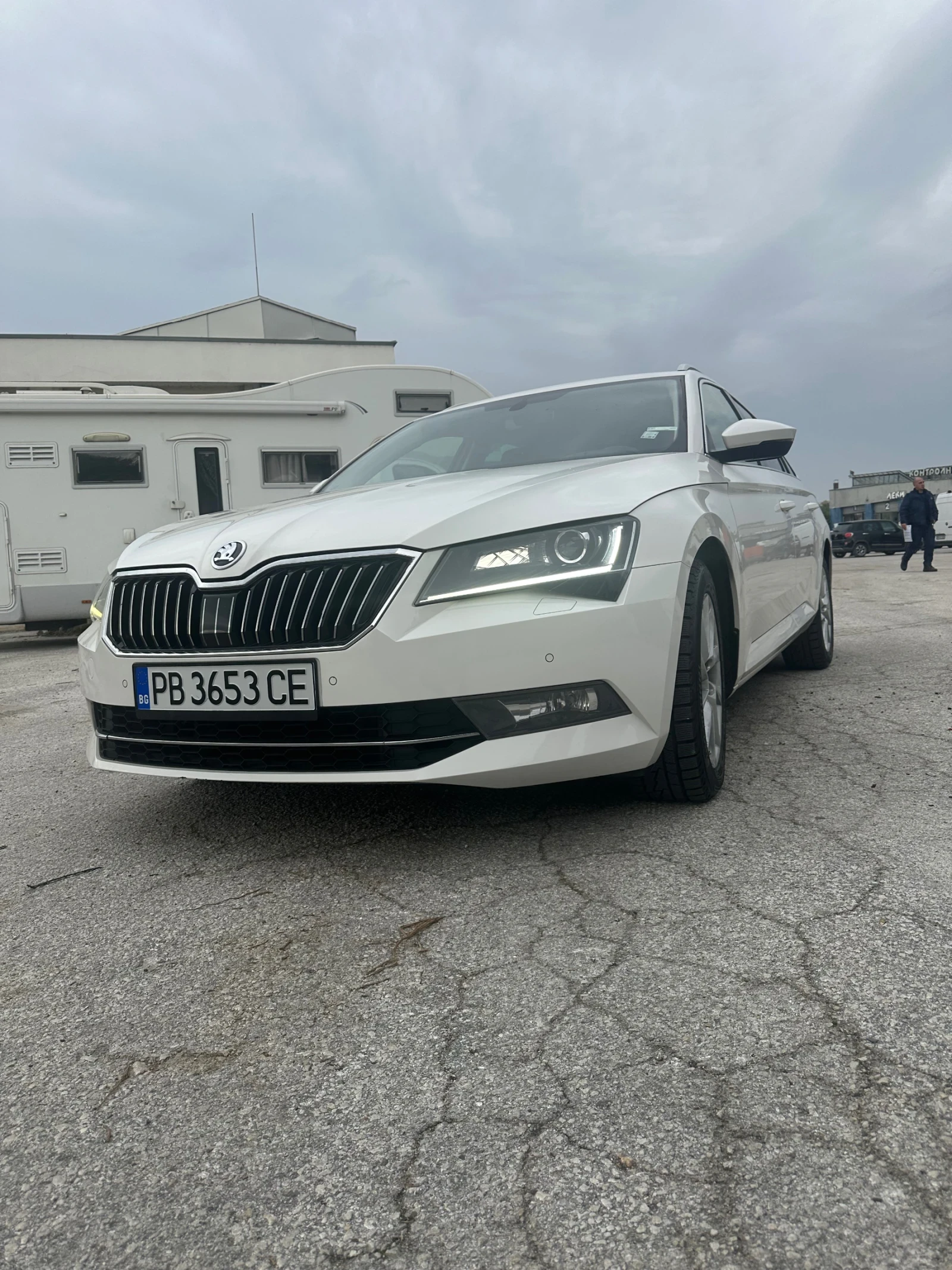 Skoda Superb  - изображение 2