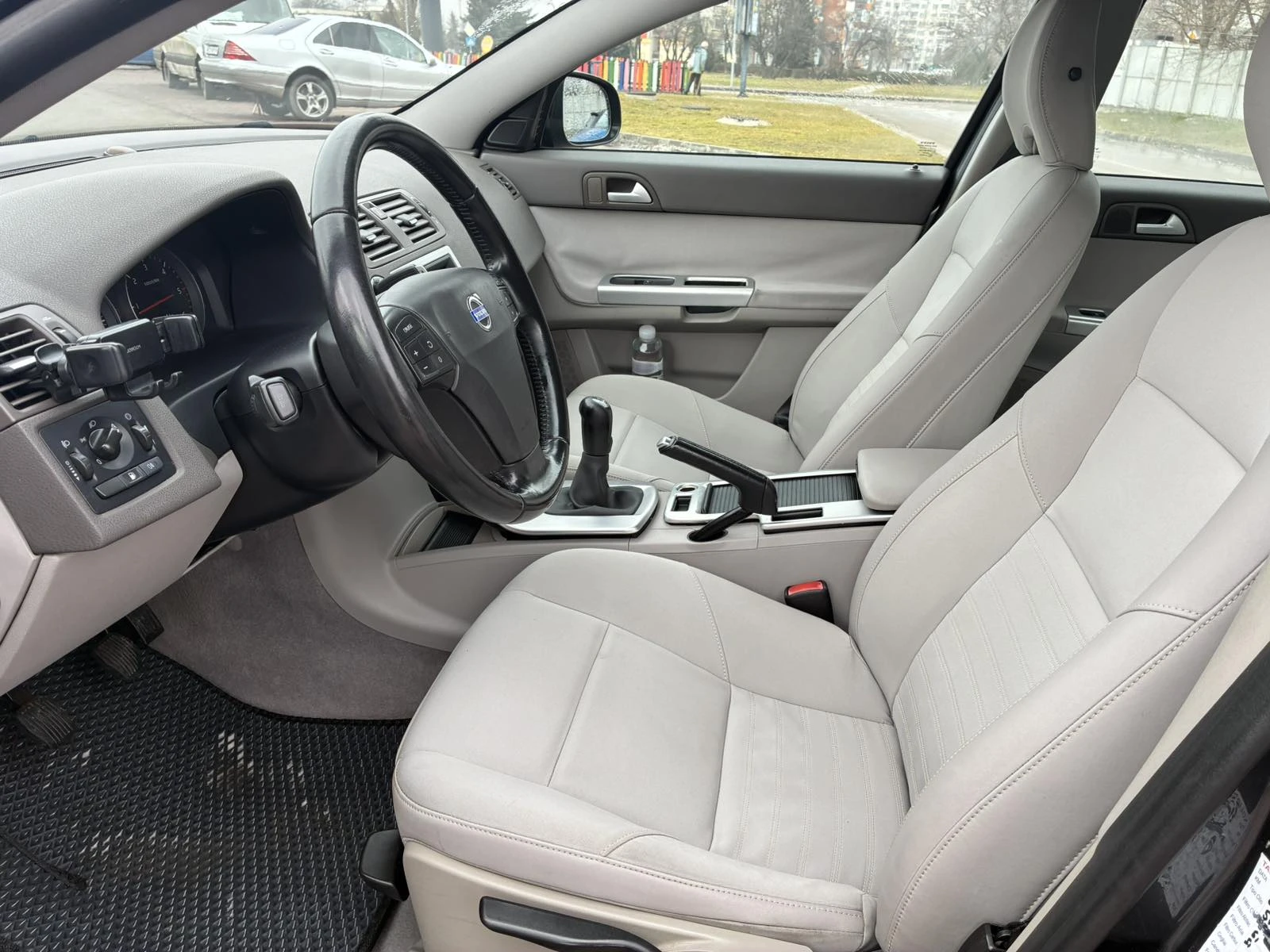 Volvo V50  - изображение 4