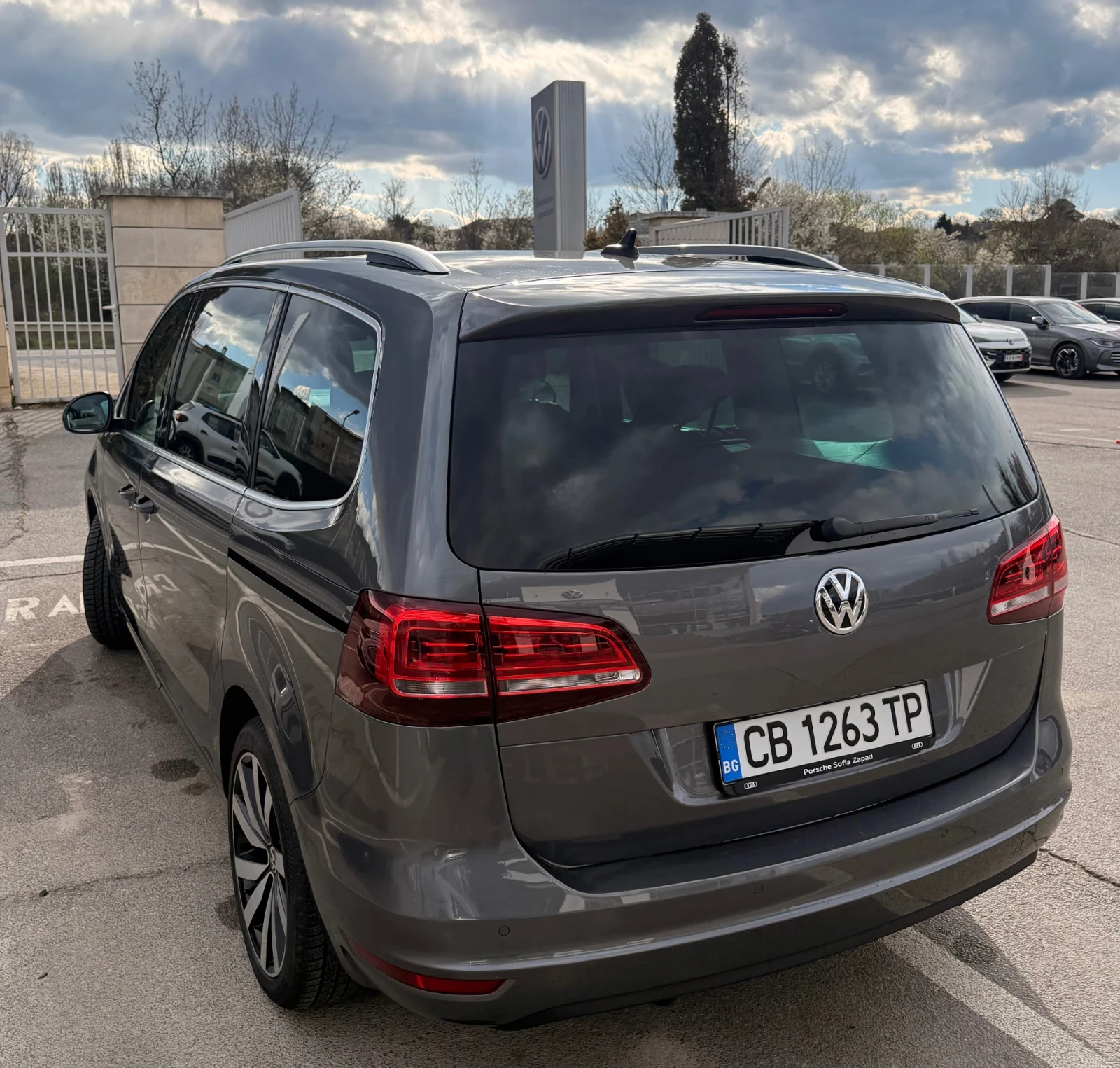 VW Sharan 2.0 TDI, 184к.с., 4 MOTION, HIGHLINE, 7 места, снимка 16 - Автомобили и джипове - 53306021
