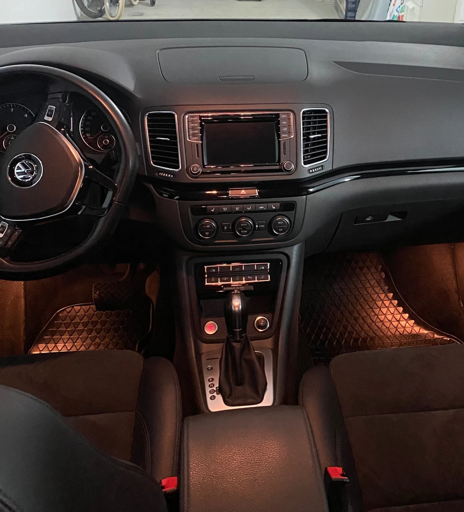 VW Sharan 2.0 TDI, 184к.с., 4 MOTION, 7 МЕСТА - изображение 8