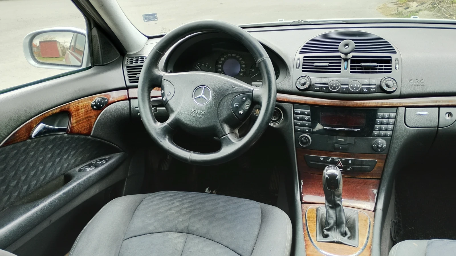 Mercedes-Benz E 220 2.2 CDI , снимка 7 - Автомобили и джипове - 53885346