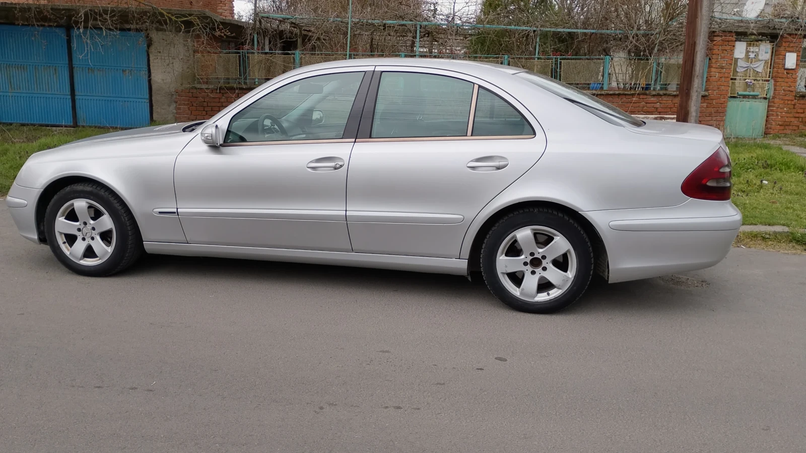 Mercedes-Benz E 220 2.2 CDI , снимка 4 - Автомобили и джипове - 53885346