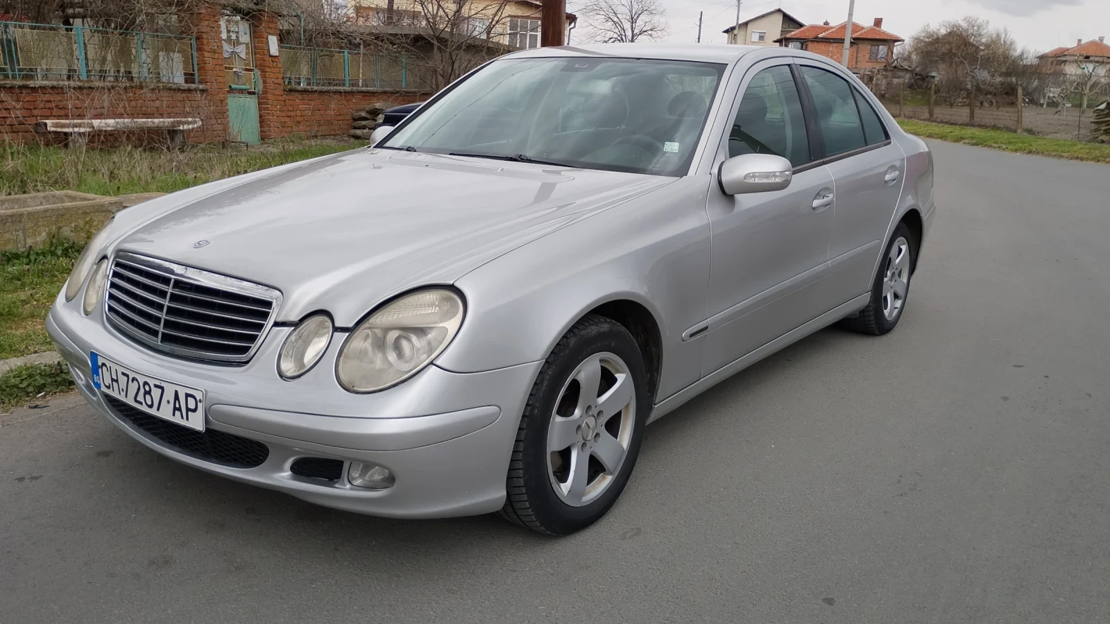 Mercedes-Benz E 220 2.2 CDI , снимка 2 - Автомобили и джипове - 53885346