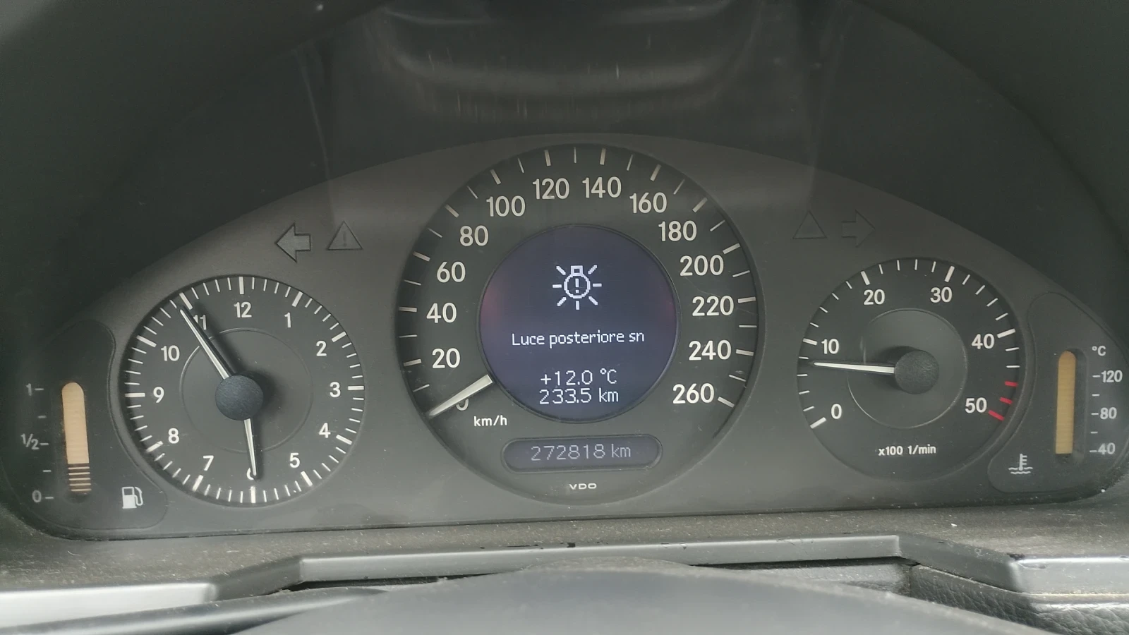 Mercedes-Benz E 220 2.2 CDI , снимка 9 - Автомобили и джипове - 53885346