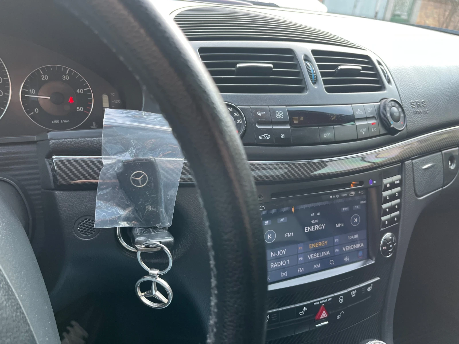 Mercedes-Benz E 270, снимка 12 - Автомобили и джипове - 54093401