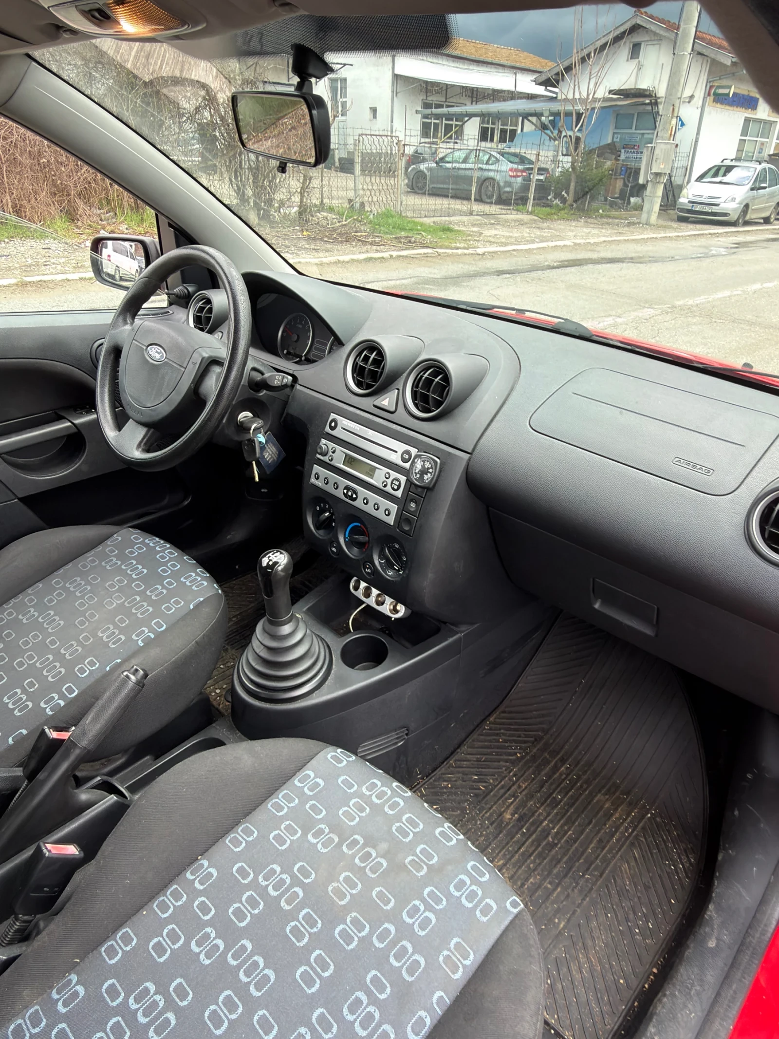 Ford Fiesta 1.3i klima, снимка 11 - Автомобили и джипове - 54096908
