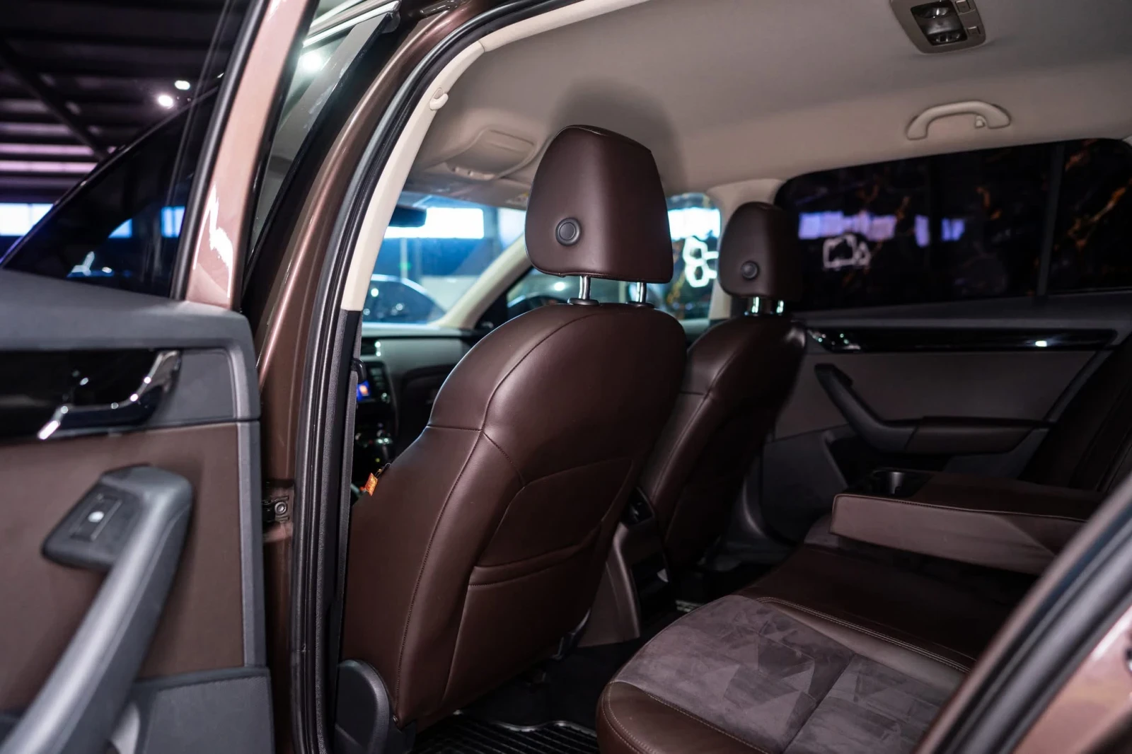 Skoda Octavia 2.0TDI DSG LAURIN&KLEMENT CANTON ЛИЗИНГ 100%, снимка 15 - Автомобили и джипове - 54140457