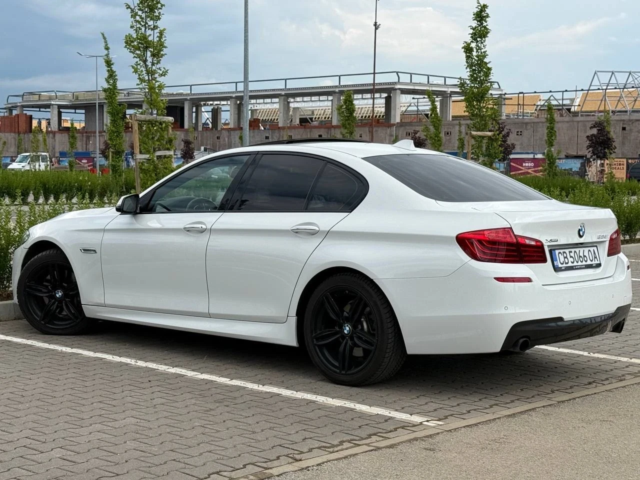 BMW 535 i xDrive HUD/H&K/LED ADAPTIVE, снимка 4 - Автомобили и джипове - 55225324