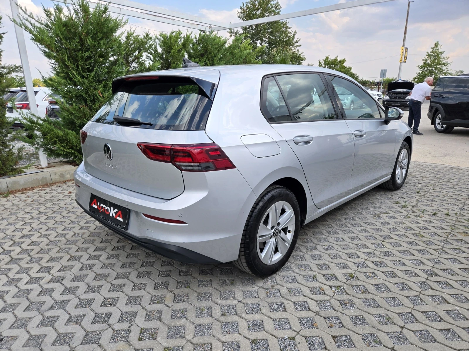 VW Golf 1.0i-110кс= 35.000км!!= VIRTUAL= DISTRONIC= BLIND, снимка 3 - Автомобили и джипове - 55590544