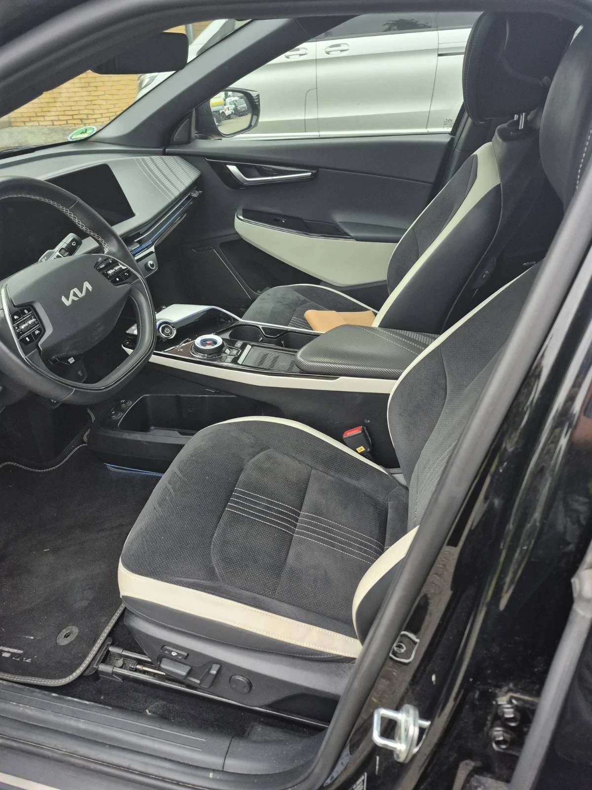 Kia EV6 Full /GT line / 77, 4 KWh / SOH 100%, снимка 3 - Автомобили и джипове - 56044912