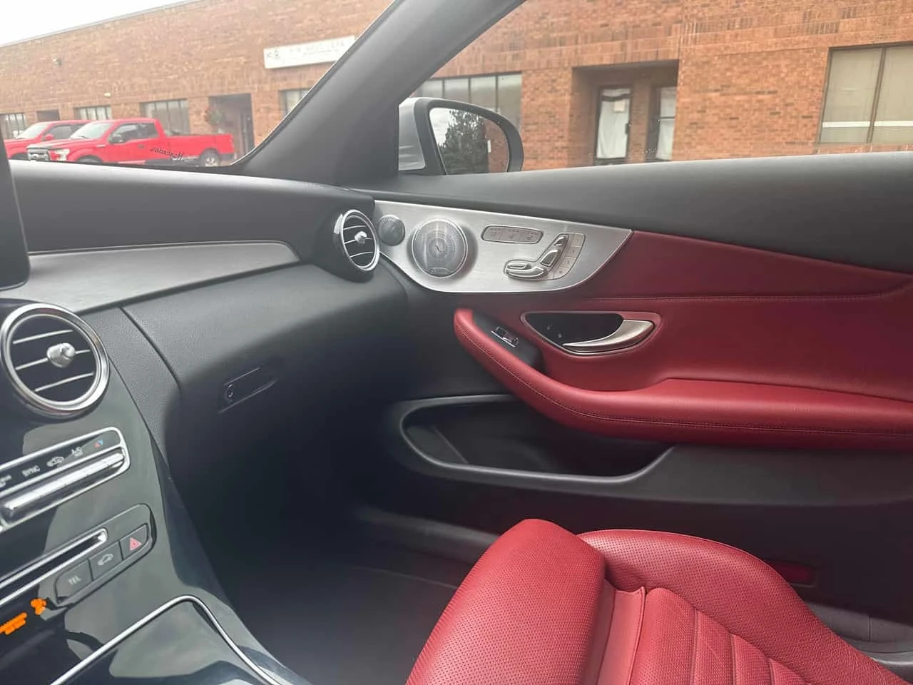 Mercedes-Benz C 300 * CARFAX * , снимка 10 - Автомобили и джипове - 56328921