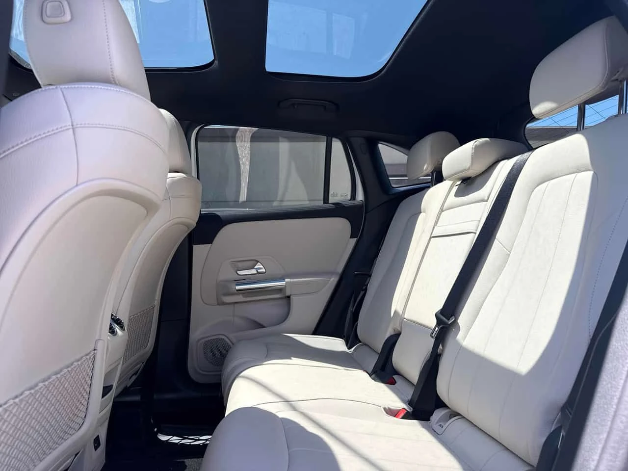 Mercedes-Benz GLA 250 * CARFAX * АВТОКРЕДИТ БЕЗ ПЪРВОНАЧАЛНА ВНОСКА, снимка 13 - Автомобили и джипове - 54736455
