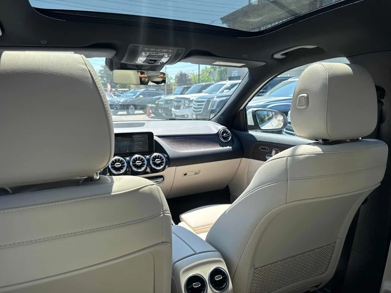 Mercedes-Benz GLA 250 * CARFAX * АВТОКРЕДИТ БЕЗ ПЪРВОНАЧАЛНА ВНОСКА, снимка 12 - Автомобили и джипове - 54736455