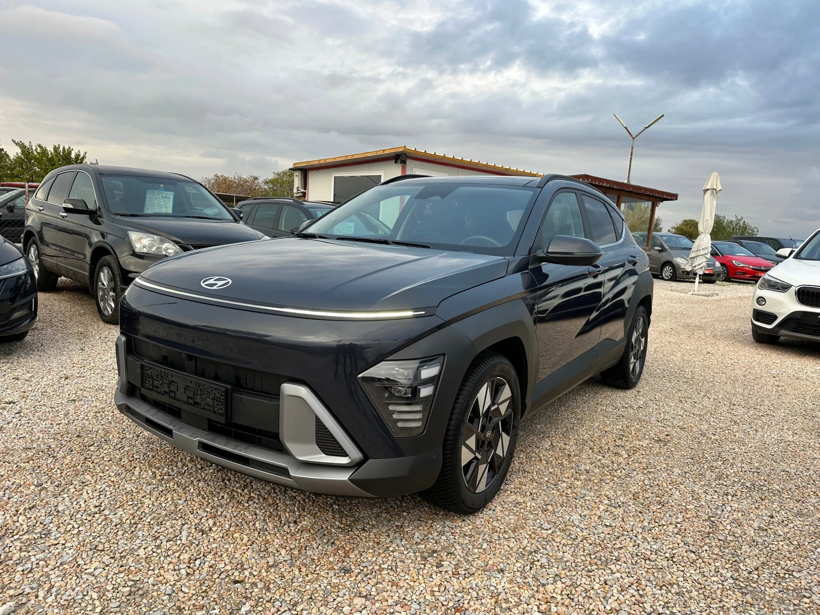 Hyundai Kona Бензин Хибрид, снимка 3 - Автомобили и джипове - 56743779