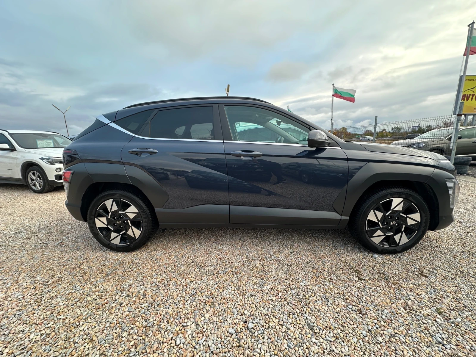 Hyundai Kona Бензин Хибрид, снимка 8 - Автомобили и джипове - 56743779