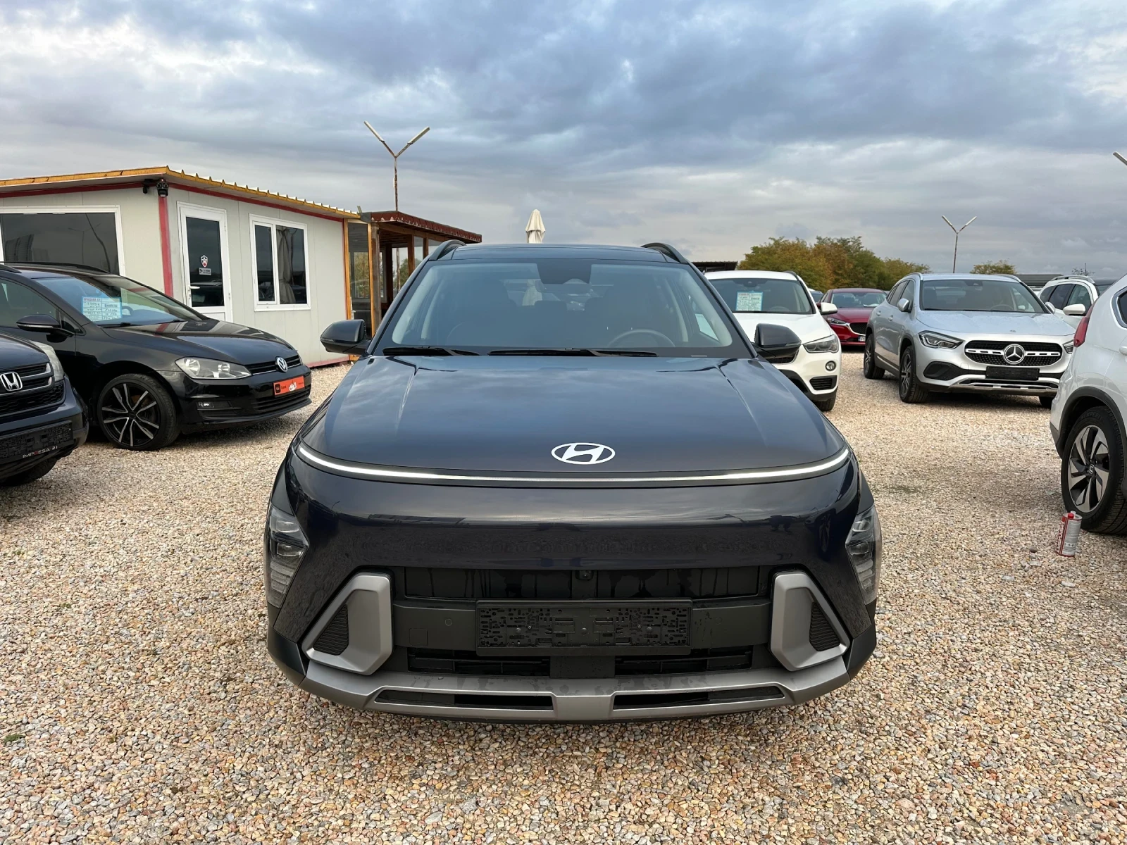 Hyundai Kona Бензин Хибрид, снимка 2 - Автомобили и джипове - 56743779