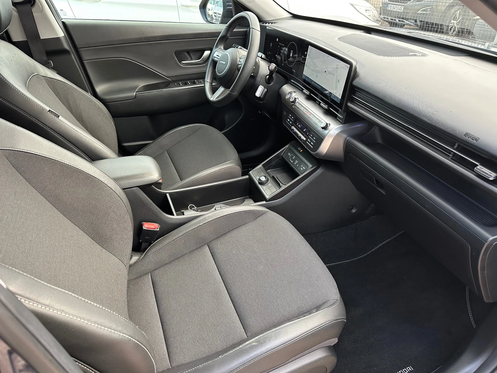 Hyundai Kona Бензин Хибрид, снимка 10 - Автомобили и джипове - 56743779