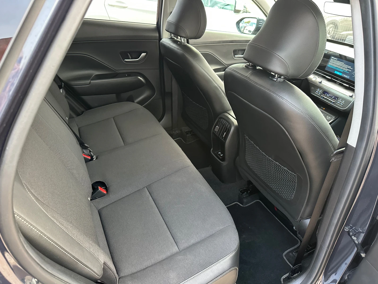 Hyundai Kona Бензин Хибрид, снимка 9 - Автомобили и джипове - 56743779
