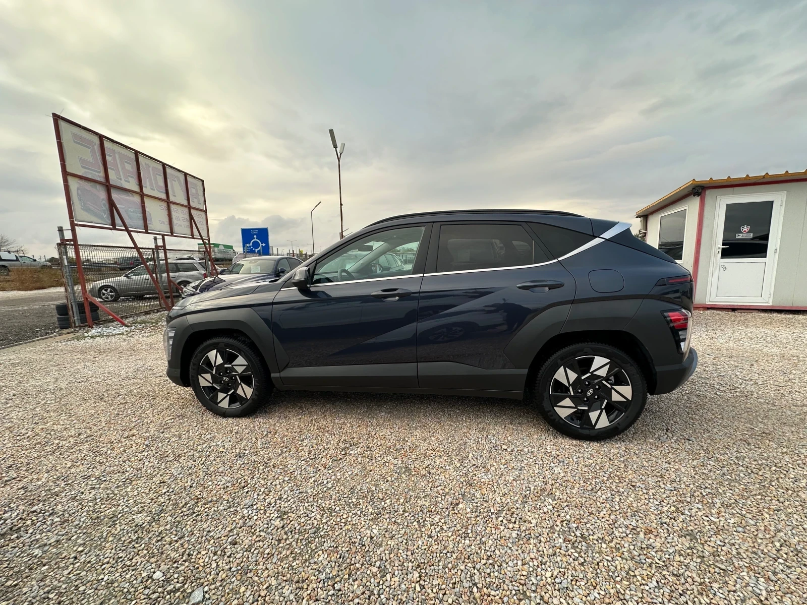 Hyundai Kona Бензин Хибрид, снимка 4 - Автомобили и джипове - 56743779