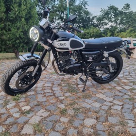     Honda 125 Mash