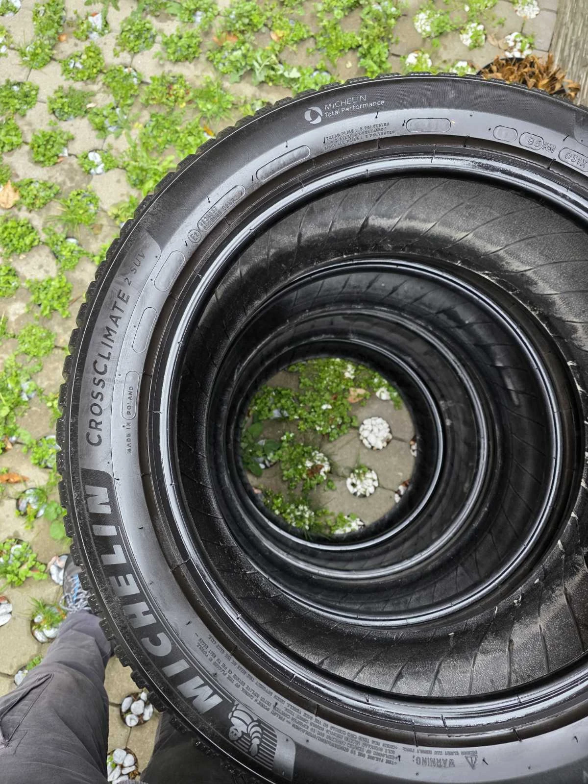 Гуми Всесезонни 275/45R20, снимка 4 - Гуми и джанти - 56746198